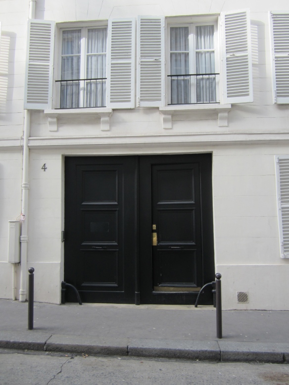 The unassuming front entrance to 4 rue de Chevreuse, the home of The American Girls Art Club in Paris from 1893- WWI.