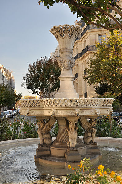 Fontaine de la Place François 1er, Paris. Source: wikipedia