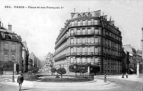 Place François 1er before 1909, source: wikipedia.