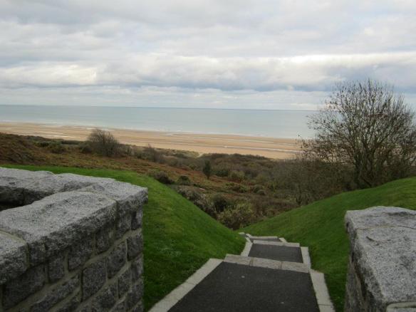 395291_104421293013152_1791864216_n