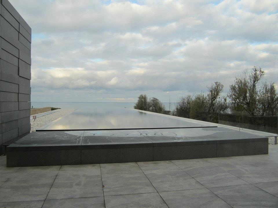 396921_104421156346499_571166586_n