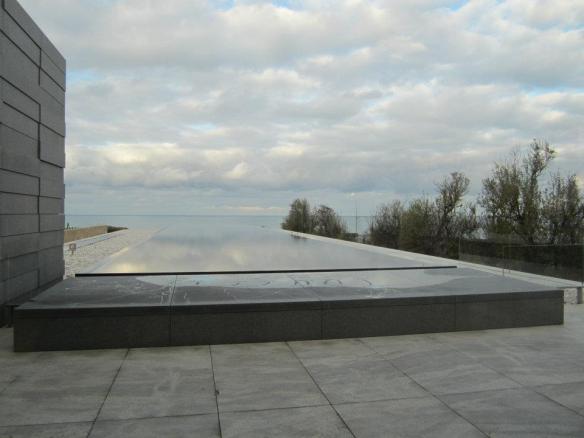 396921_104421156346499_571166586_n