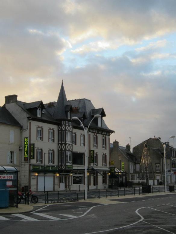 404493_104421943013087_530033348_n